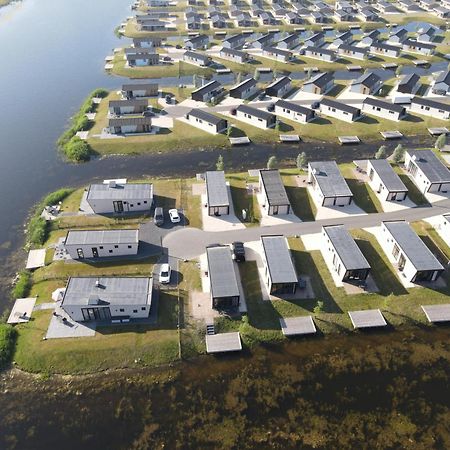 Tiny Vakantiehuis Aan Het Water Met Eigen Steiger En Airco Kampen Exterior photo