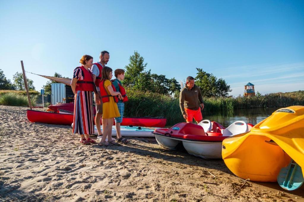 Tiny Vakantiehuis Aan Het Water Met Eigen Steiger En Airco Kampen Exterior photo