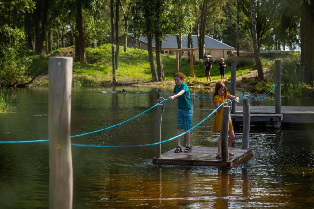 Tiny Vakantiehuis Aan Het Water Met Eigen Steiger En Airco Kampen Exterior photo
